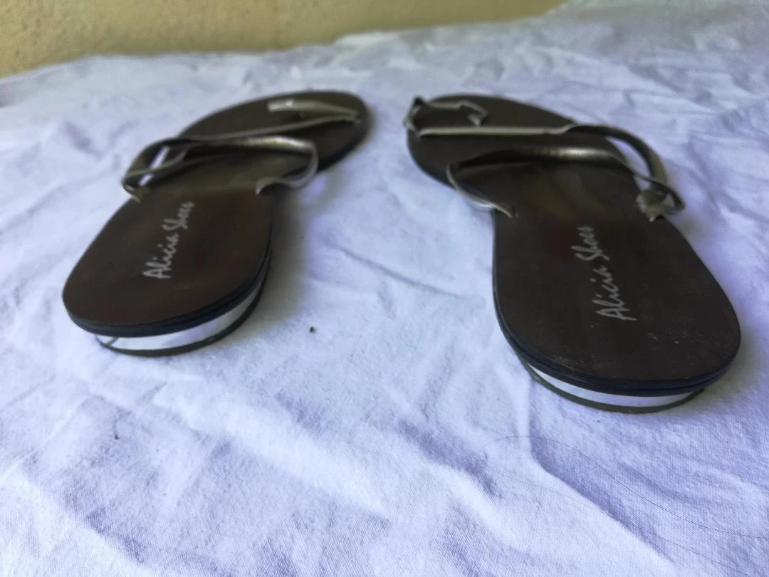 Zilveren teenslippers maat 39 – photo 14